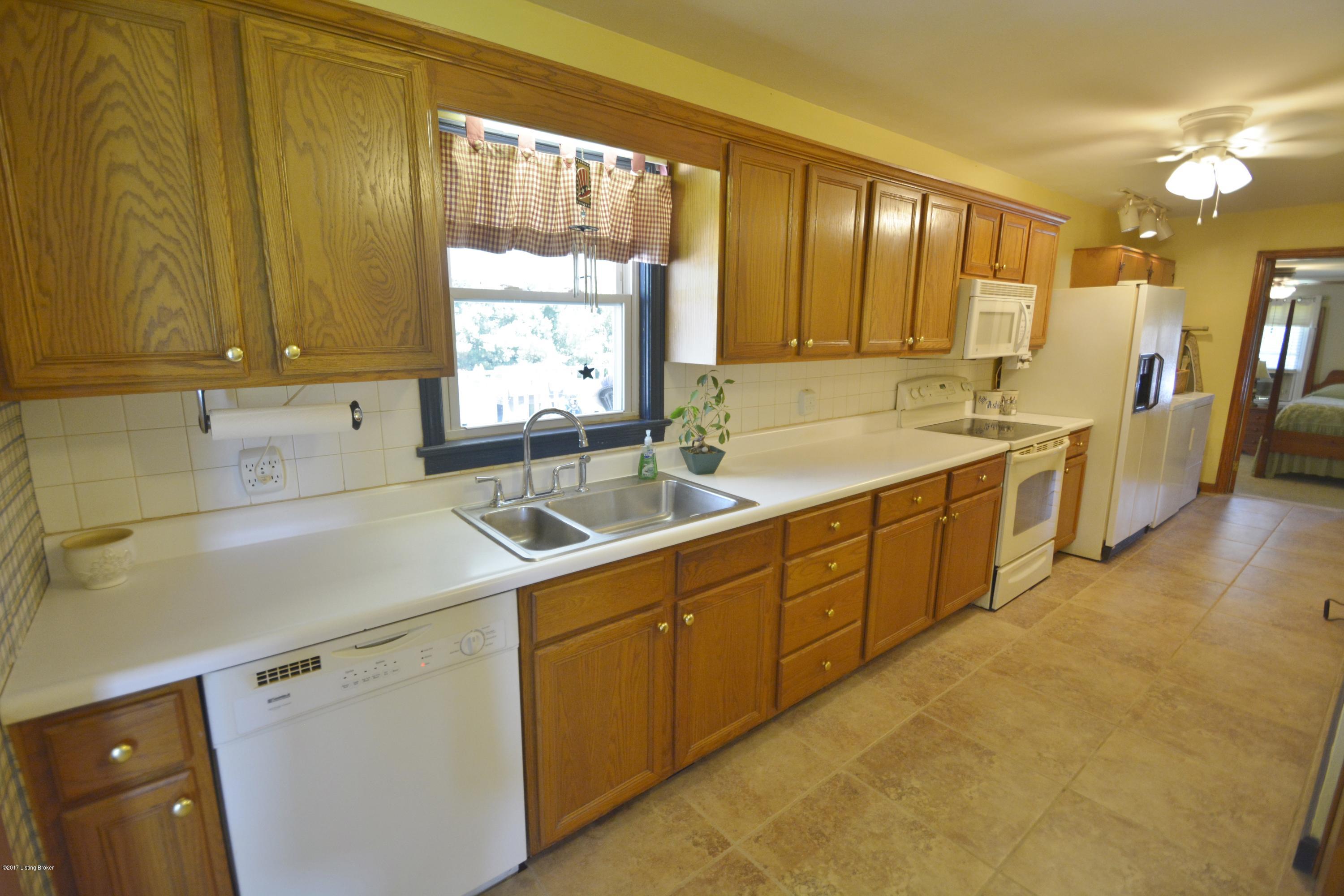 709 Howey Road Vine Grove, KY 40175 - Photo 6 of 16 _DSC0060