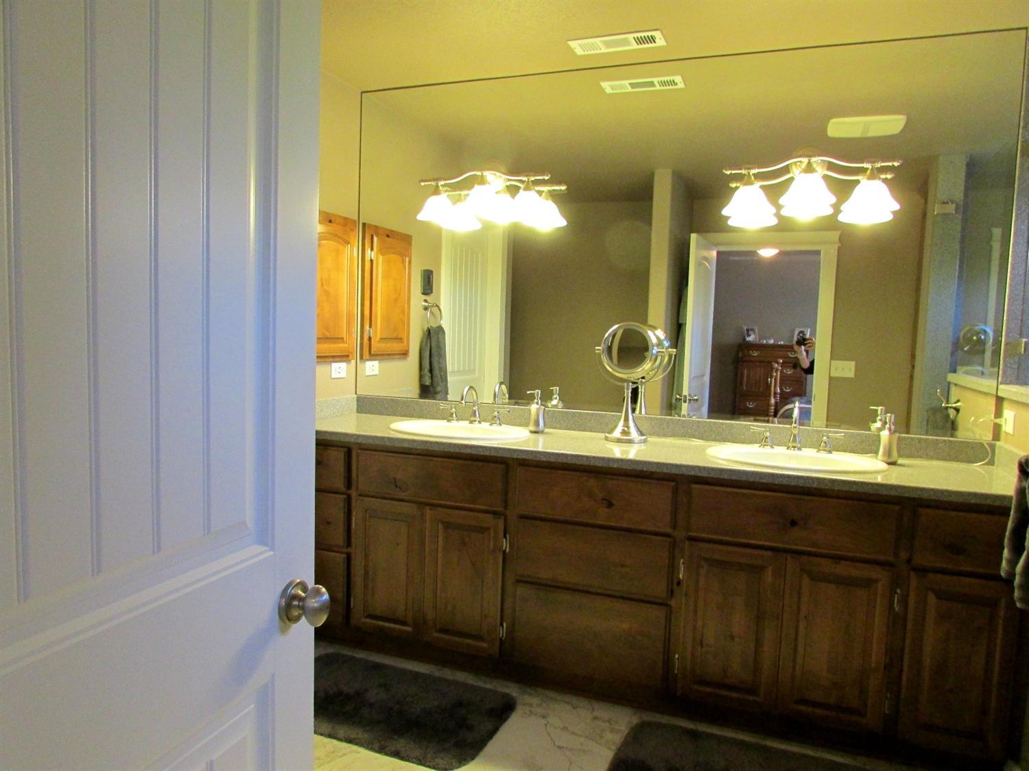 1945 Rabun Way Central Point, OR 97502 - Photo 22 of 30 a bathroom with a sink and a mirror