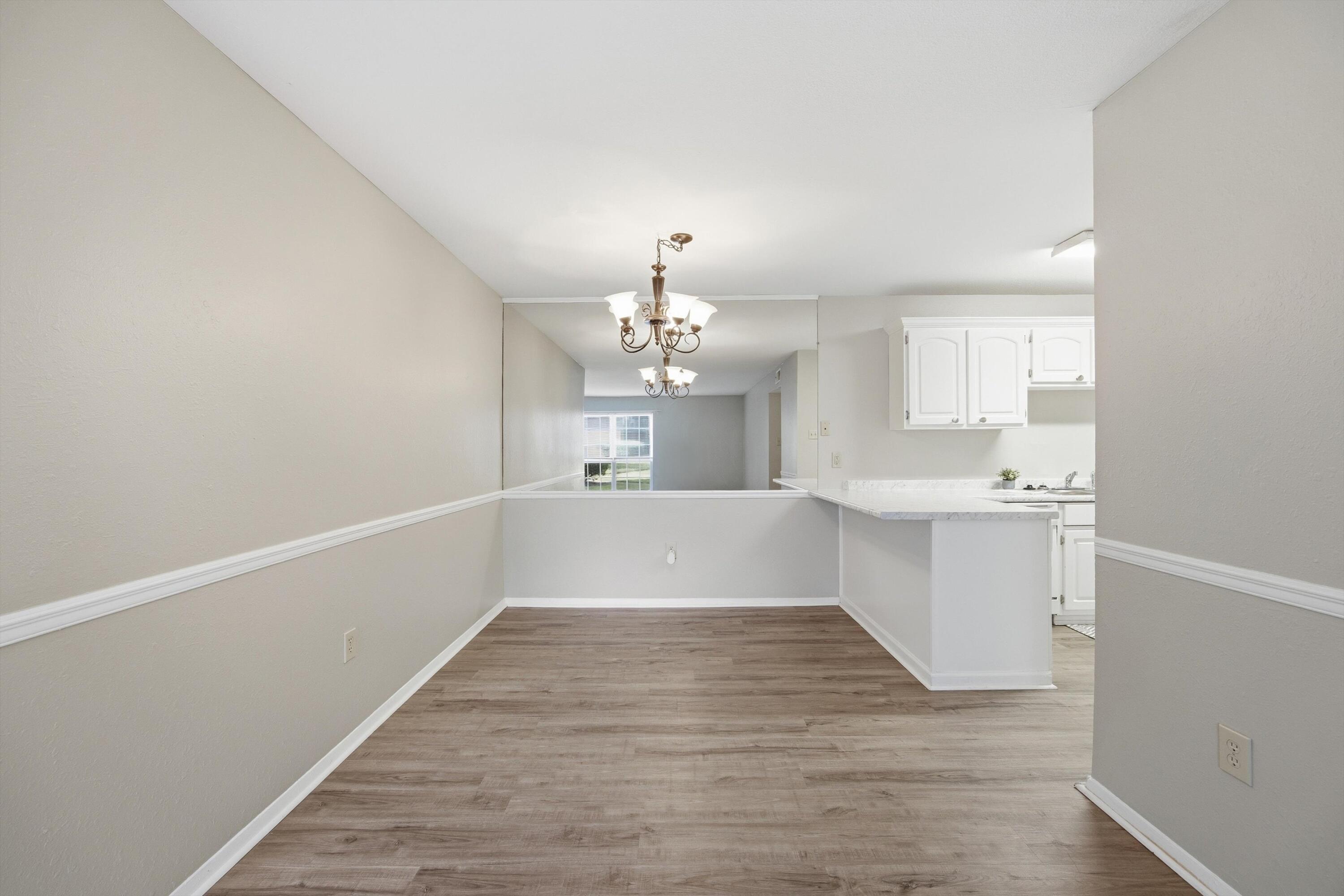 900 Mountain Creek Road, Unit Q264 Chattanooga, TN 37405 - Photo 7 of 23 07-900MtnCreekRd-AptQ264-6