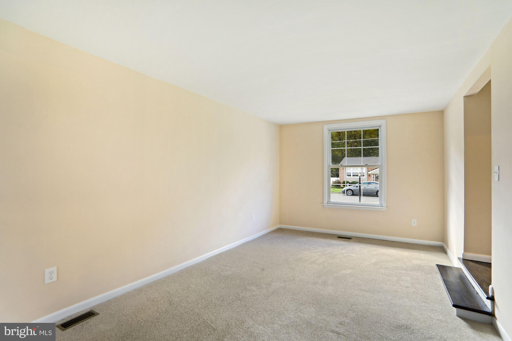 77 Saratoga Road Stratford, NJ 08084 - Photo 11 of 27 Family Room
