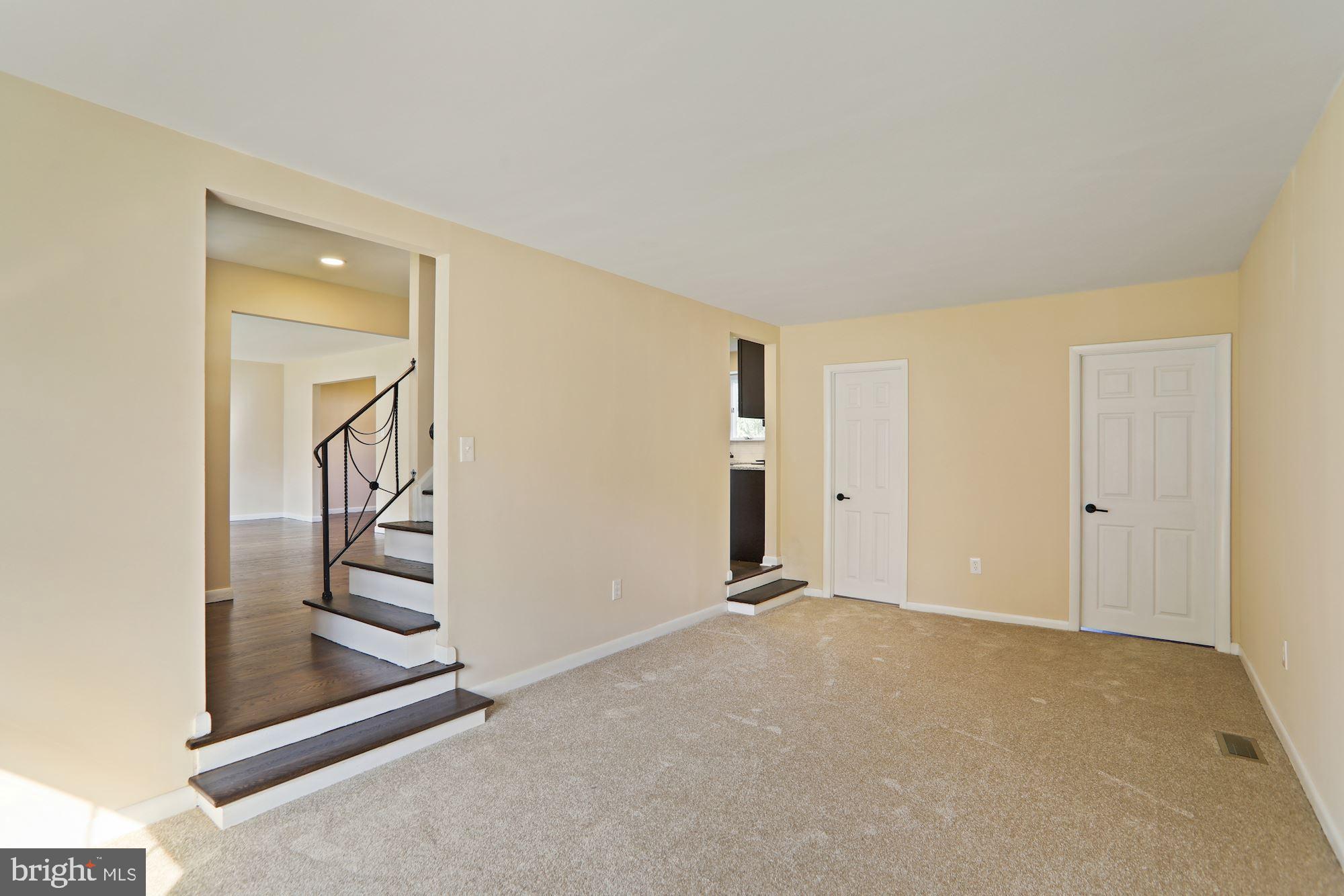 77 Saratoga Road Stratford, NJ 08084 - Photo 13 of 27 Family Room