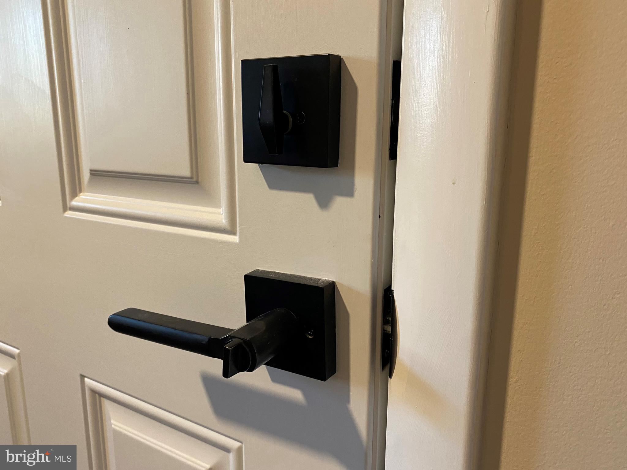 77 Saratoga Road Stratford, NJ 08084 - Photo 14 of 27 Matte Black Mardware
