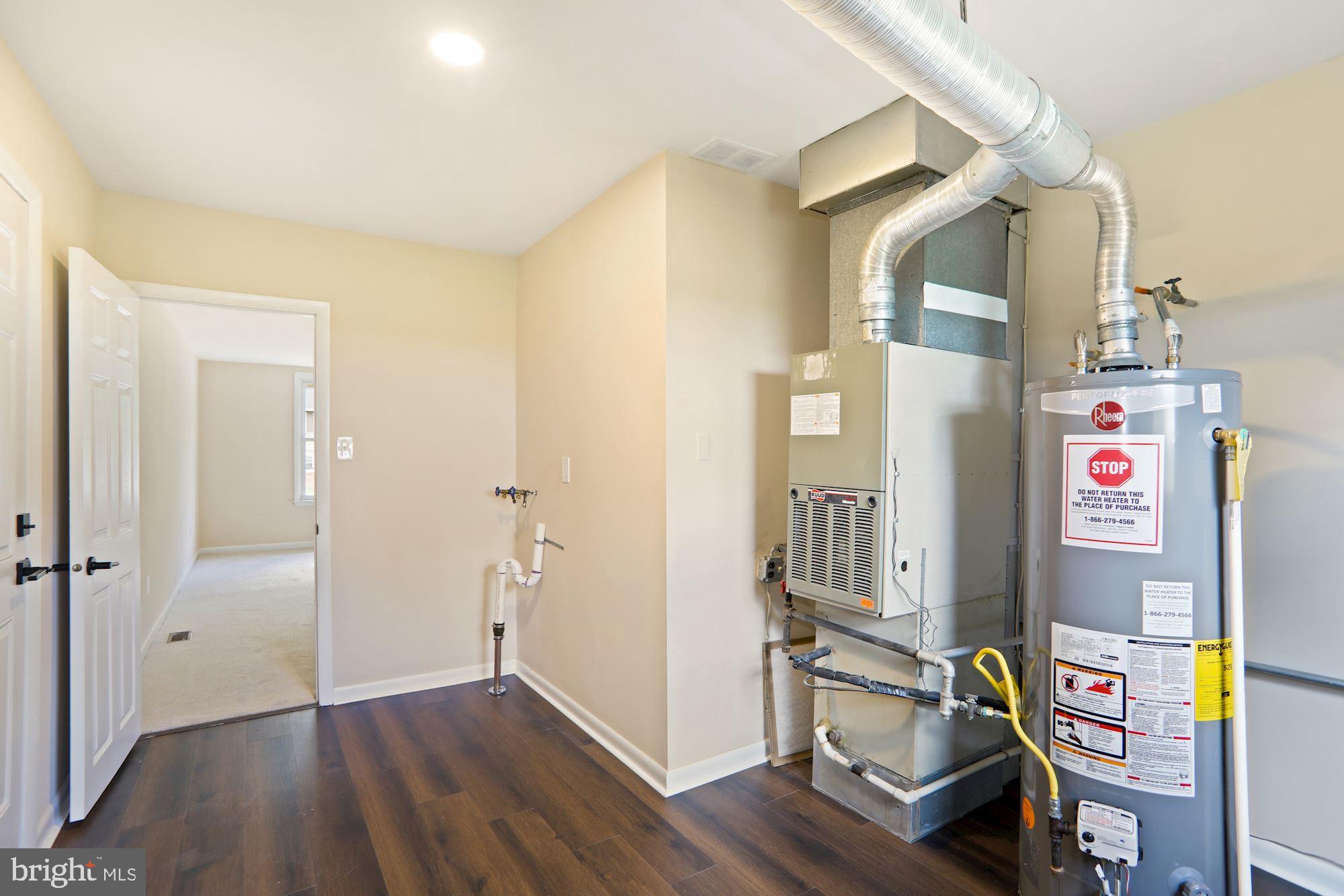 77 Saratoga Road Stratford, NJ 08084 - Photo 15 of 27 Laundry Room/Garage Access