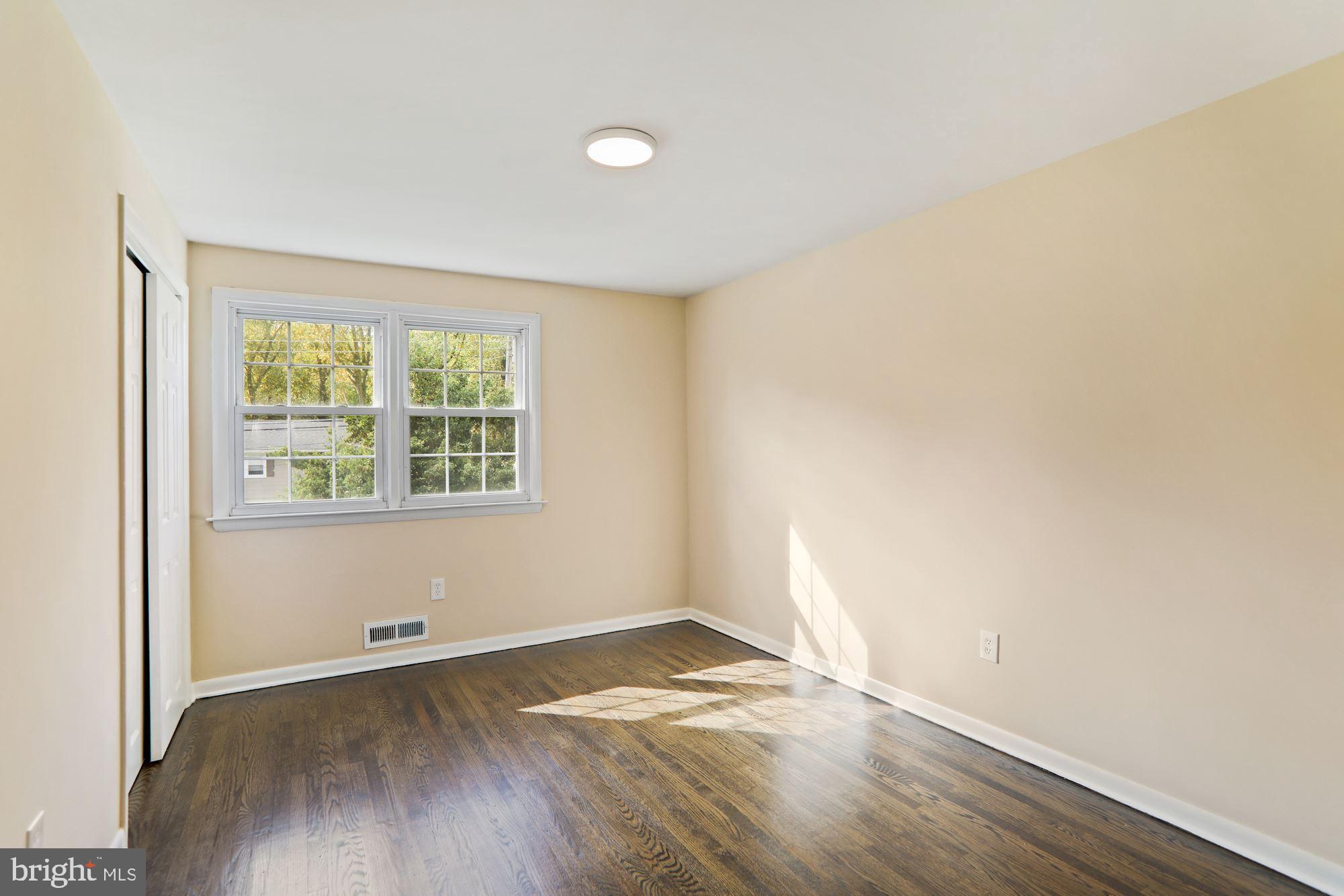 77 Saratoga Road Stratford, NJ 08084 - Photo 17 of 27 Bedroom 1
