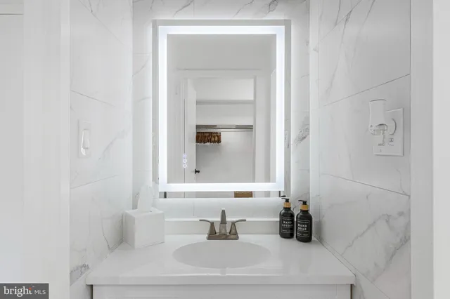 $3,495 | 2201 L Street Northwest, Unit 509, Washington, DC 20037