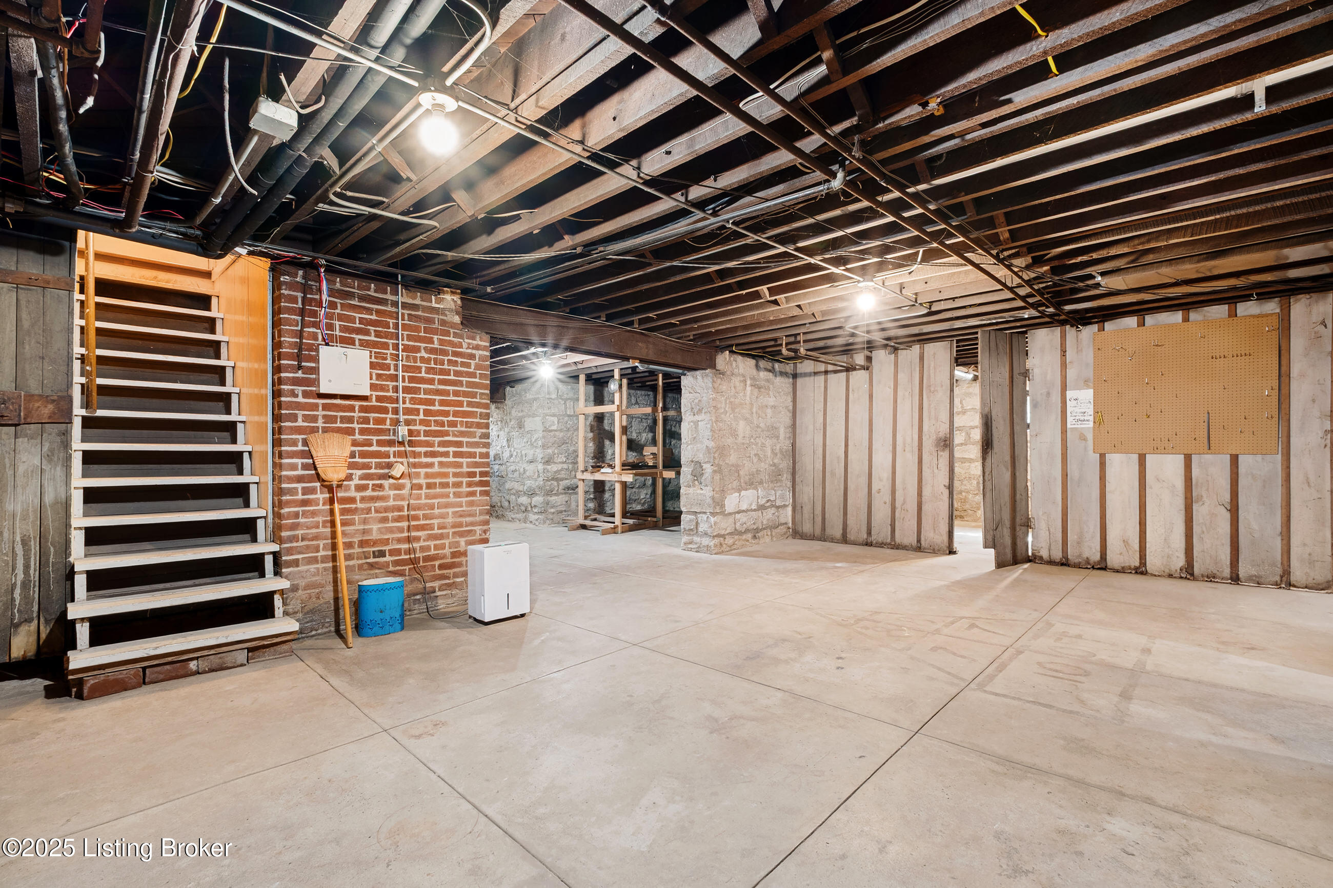 2975 Lexington Road Louisville, KY 40206 - Photo 53 of 60 2975lexington_157