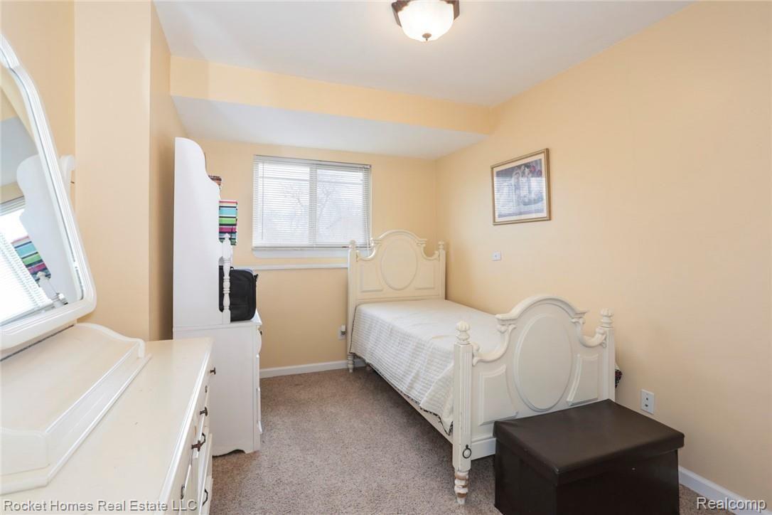 26320 South River Road Harrison Township, MI 48045 - Photo 20 of 28 019-photo-bedroom-6884375.jpg