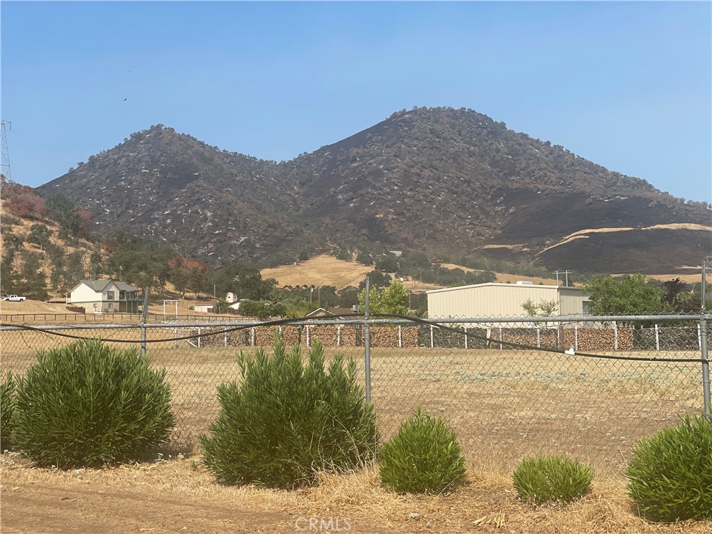 6009 Elwood Road Sanger, CA 93657 - Photo 4 of 43