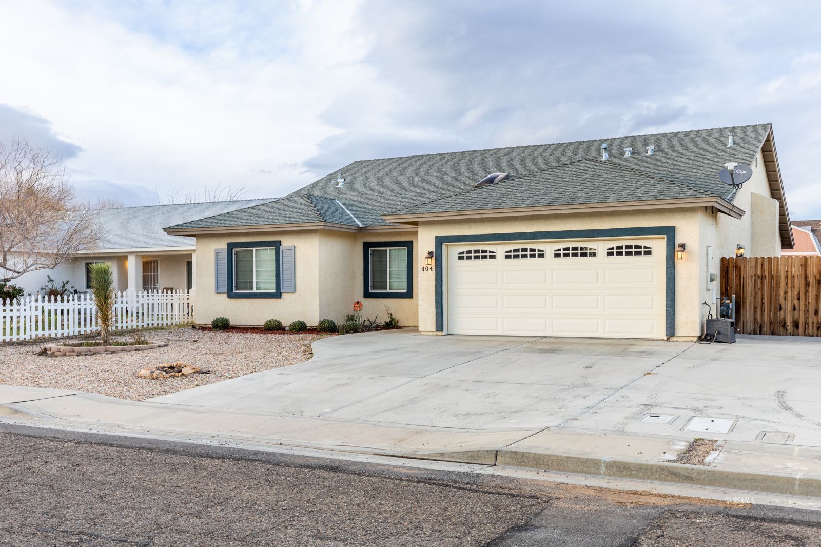 404 Christopher Court Ridgecrest, CA 93555 - Photo 4 of 31 a view of the house with a outdoor space