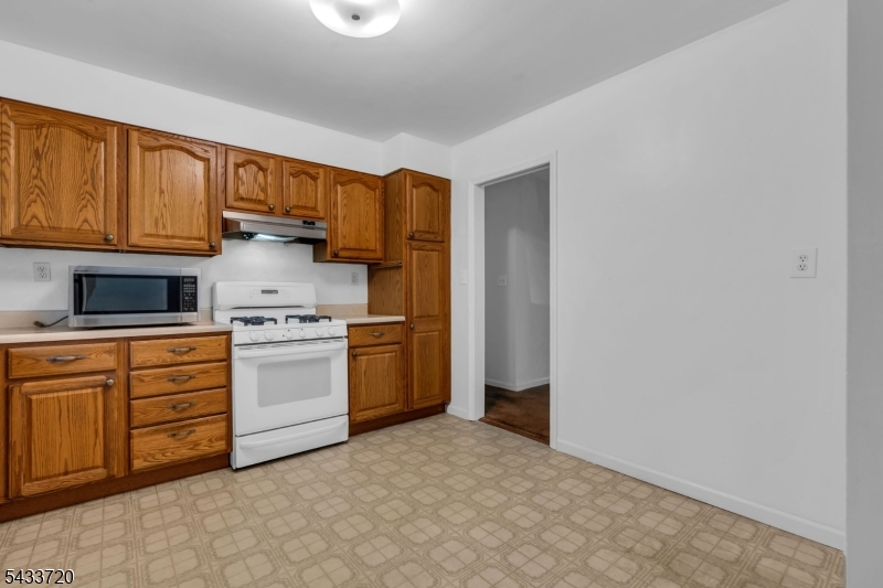79 Dean Road Mendham, NJ 07945 - Photo 13 of 32