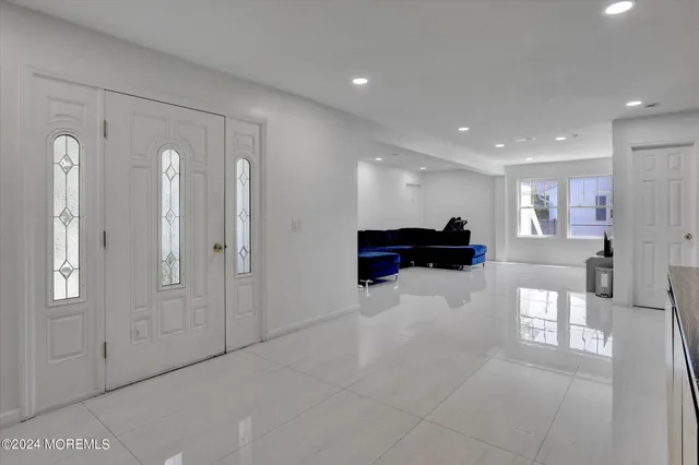 $4,900 | 186 Whalepond Road, Oakhurst, NJ 07755