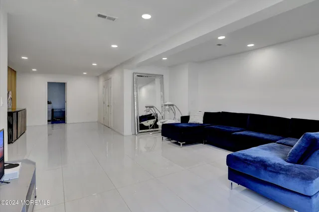 $4,900 | 186 Whalepond Road, Oakhurst, NJ 07755