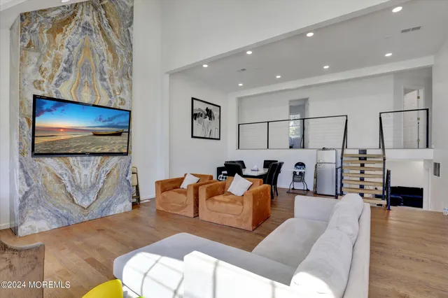 $4,900 | 186 Whalepond Road, Oakhurst, NJ 07755