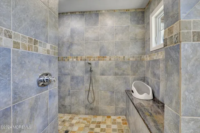 $4,900 | 186 Whalepond Road, Oakhurst, NJ 07755