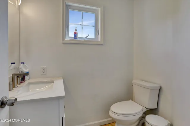 $4,900 | 186 Whalepond Road, Oakhurst, NJ 07755