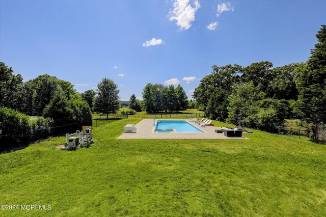 $4,900 | 186 Whalepond Road, Oakhurst, NJ 07755