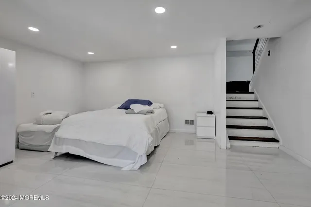 $4,900 | 186 Whalepond Road, Oakhurst, NJ 07755