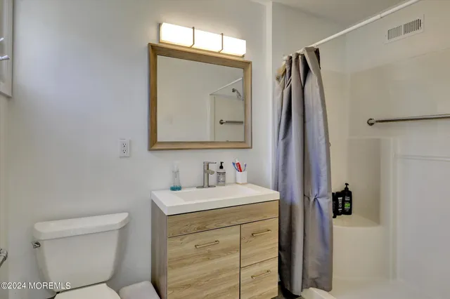 $4,900 | 186 Whalepond Road, Oakhurst, NJ 07755