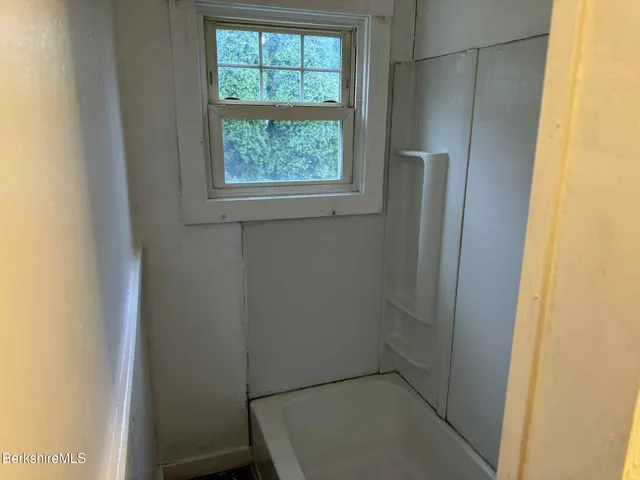 $1,250 | 7 Albert Street, Unit 1, Adams, MA 01220