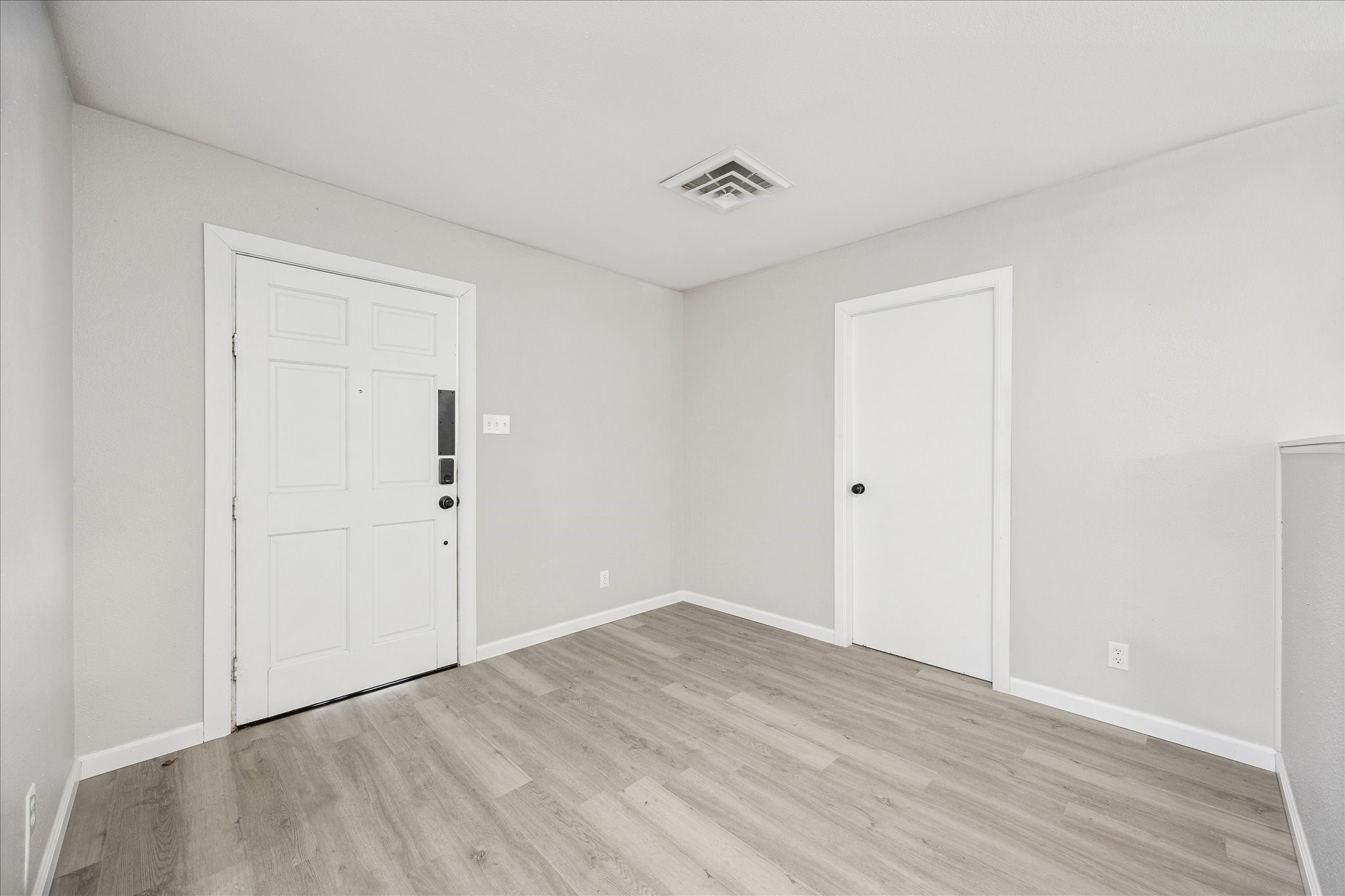 11910 11th Street Santa Fe, TX 77510 - Photo 13 of 30 a view of an empty room