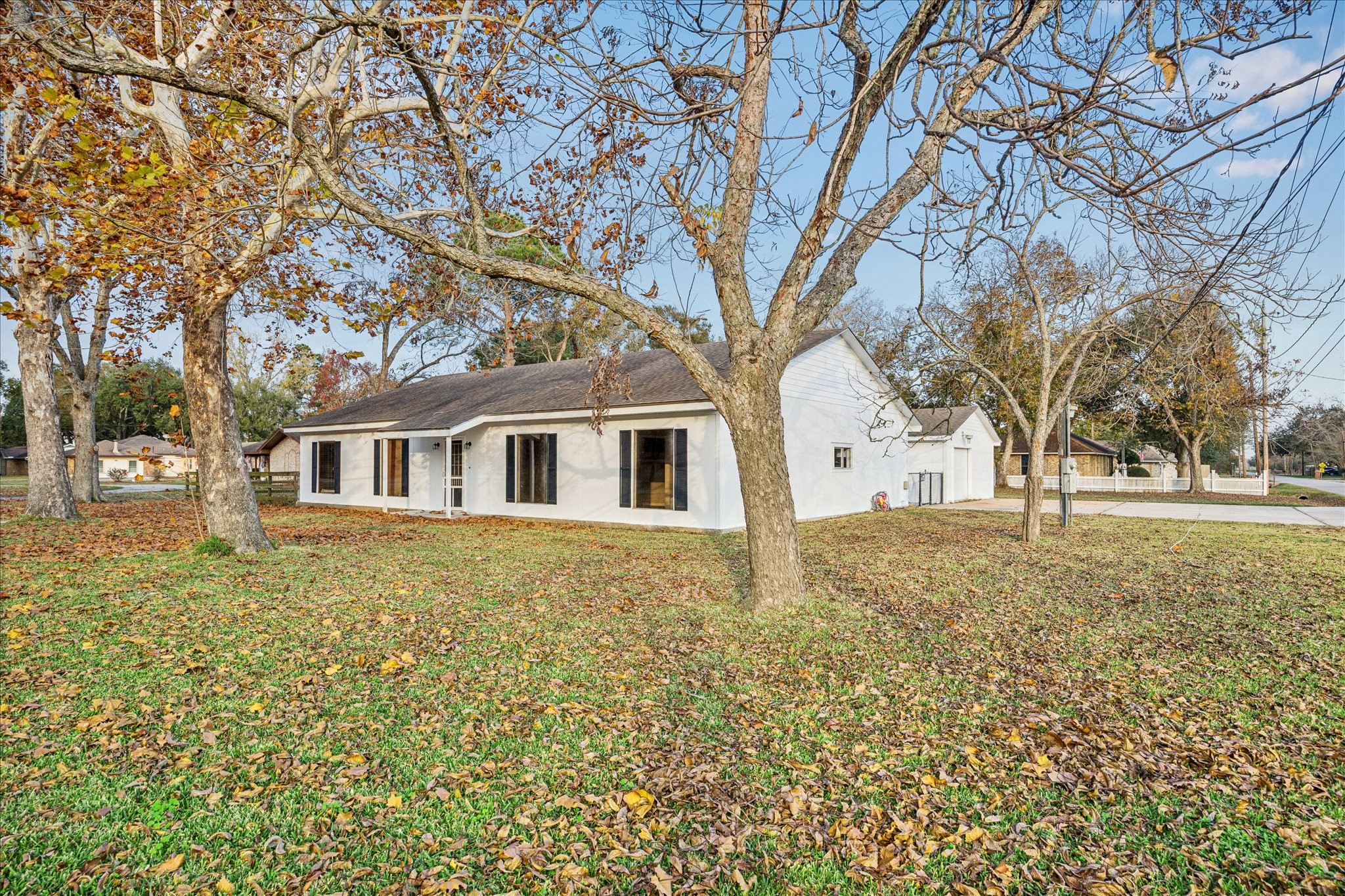 11910 11th Street Santa Fe, TX 77510 - Photo 2 of 30 a front view of a house with a garden