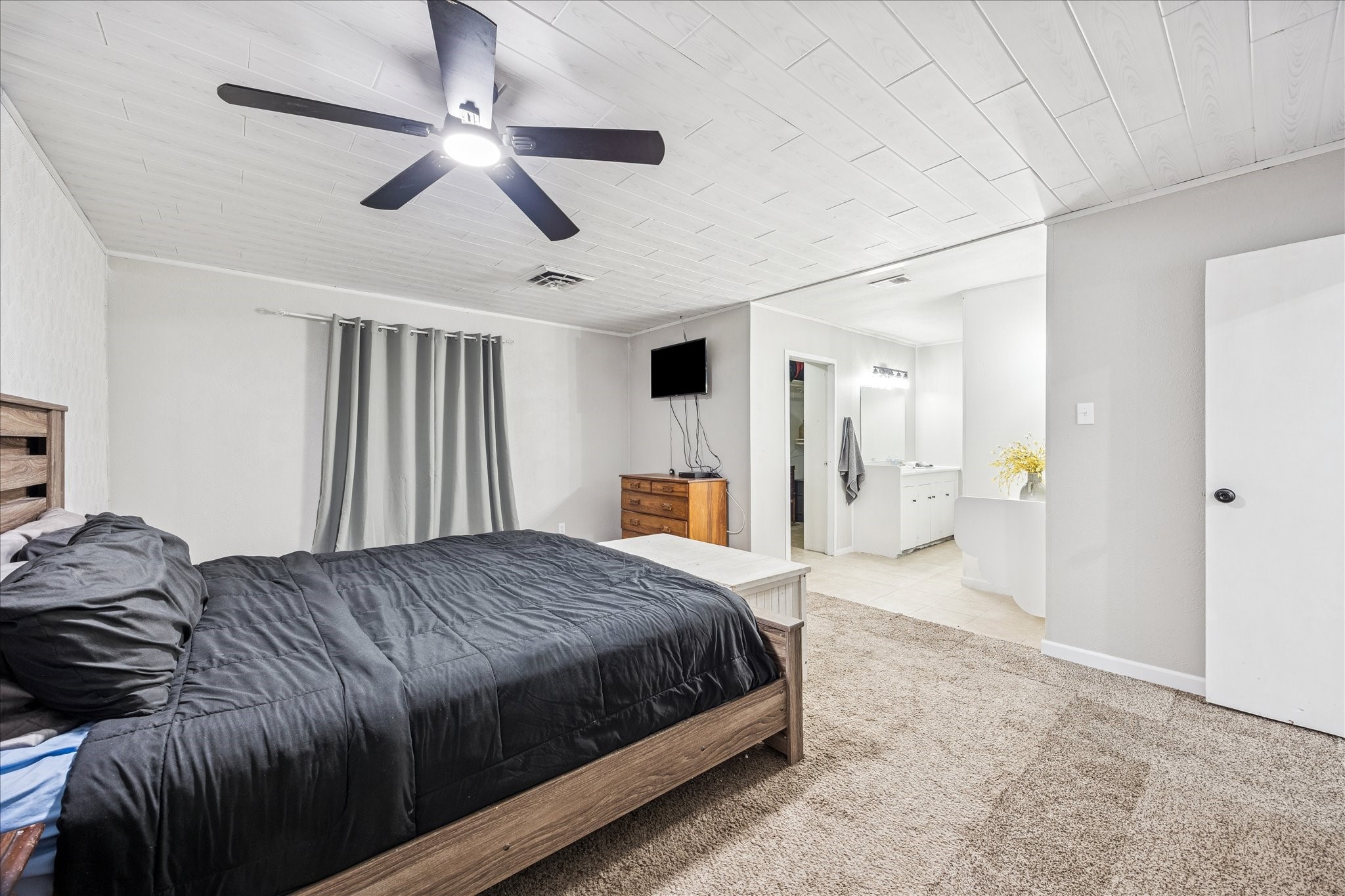 11910 11th Street Santa Fe, TX 77510 - Photo 5 of 30 a bedroom with a large bed and a chandelier