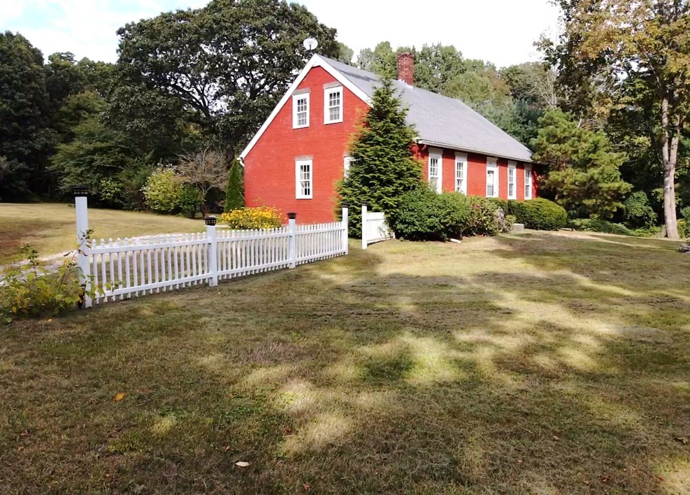 342 Chestnut Street Uxbridge, MA 01569 - Photo 2 of 9