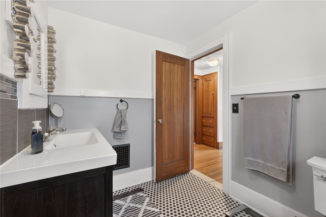 506 Hurstbourne Road Irondequoit, NY 14609 - Photo 25 of 44