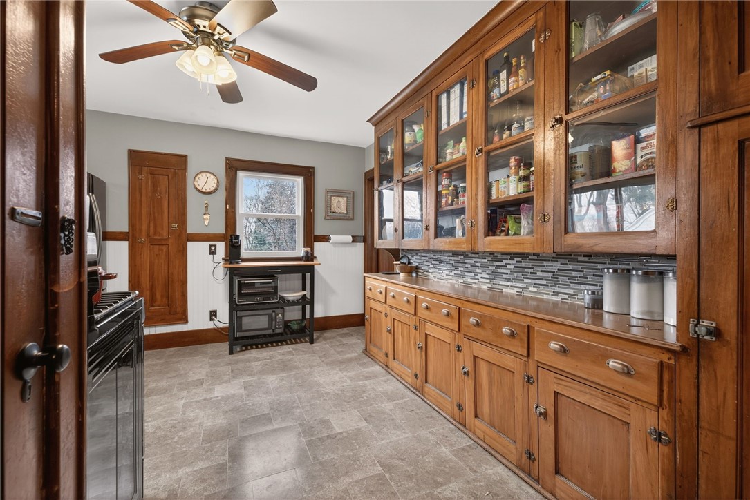 506 Hurstbourne Road Irondequoit, NY 14609 - Photo 7 of 44