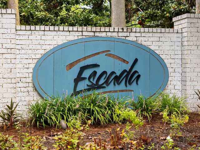 a house view with a outdoor space