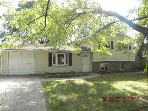 116 South Pinecrest Road Bolingbrook, IL 60440 - Photo 1 of 15