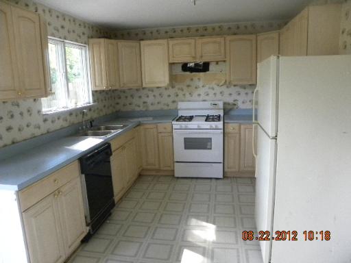116 South Pinecrest Road Bolingbrook, IL 60440 - Photo 3 of 15