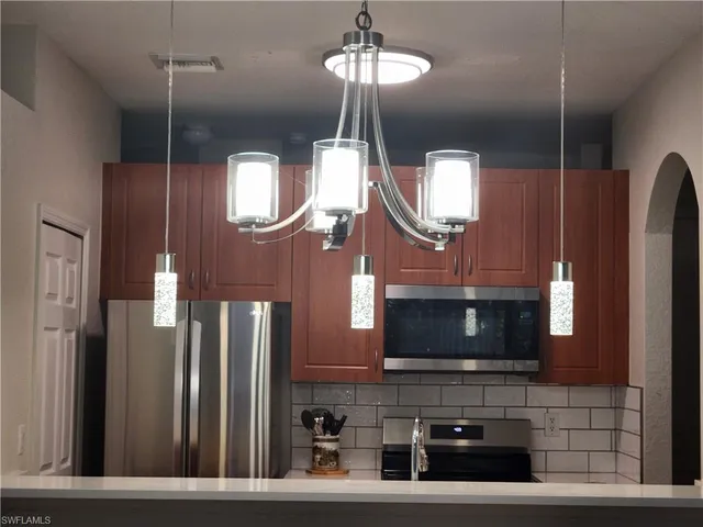 $2,050 | 7512 Bristol Circle, Naples, FL 34120