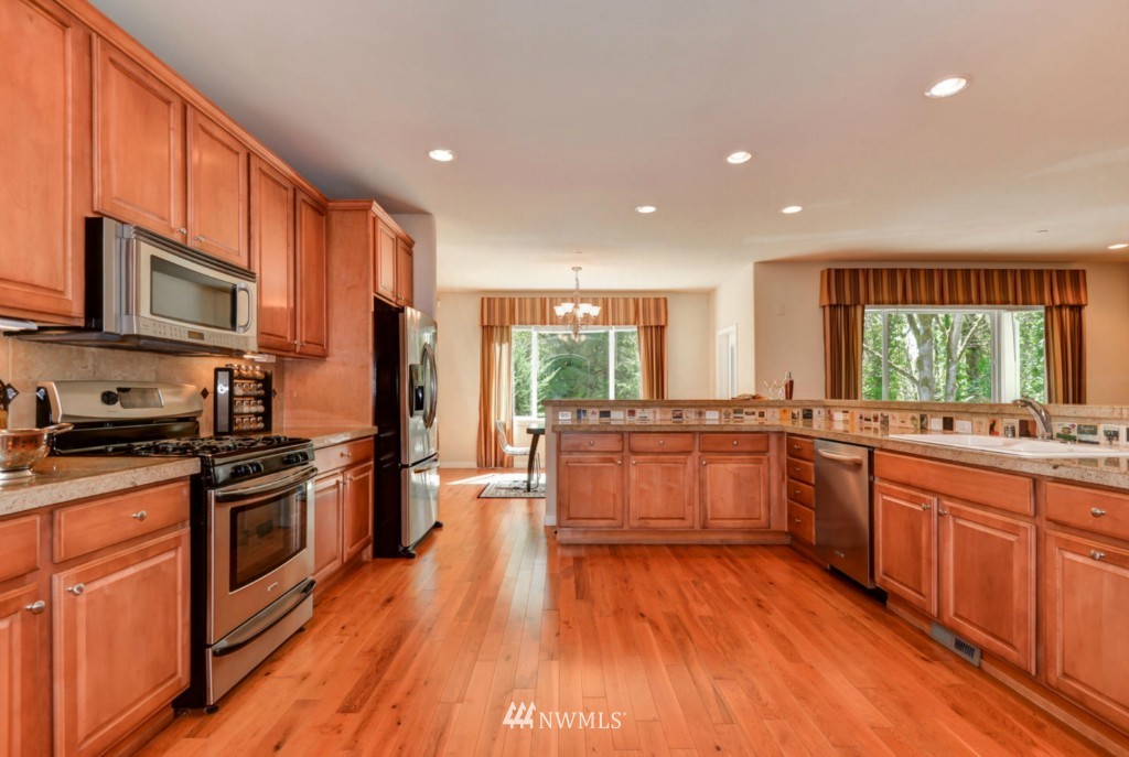 16446 Sylvester Road Southwest Burien, WA 98166 - Photo 4 of 24