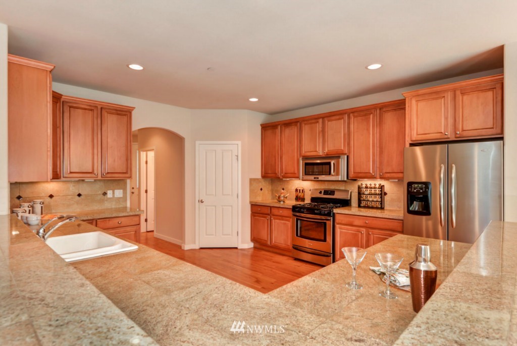 16446 Sylvester Road Southwest Burien, WA 98166 - Photo 5 of 24