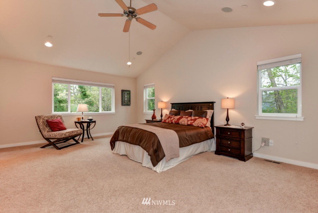 16446 Sylvester Road Southwest Burien, WA 98166 - Photo 8 of 24