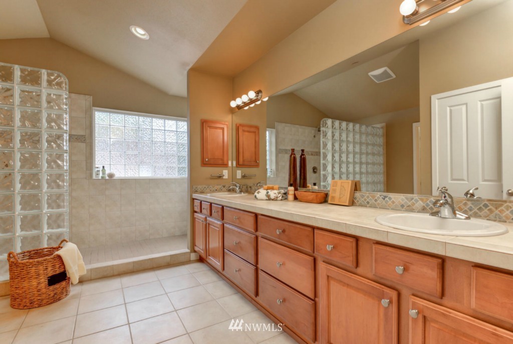 16446 Sylvester Road Southwest Burien, WA 98166 - Photo 10 of 24