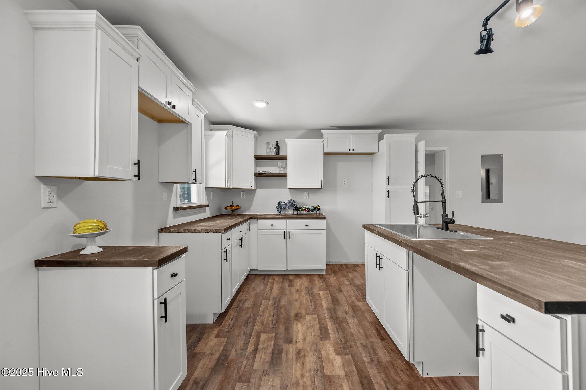 1496 Kellum Loop Road Jacksonville, NC 28546 - Photo 9 of 50 9-web-or-mls-_RAD0523