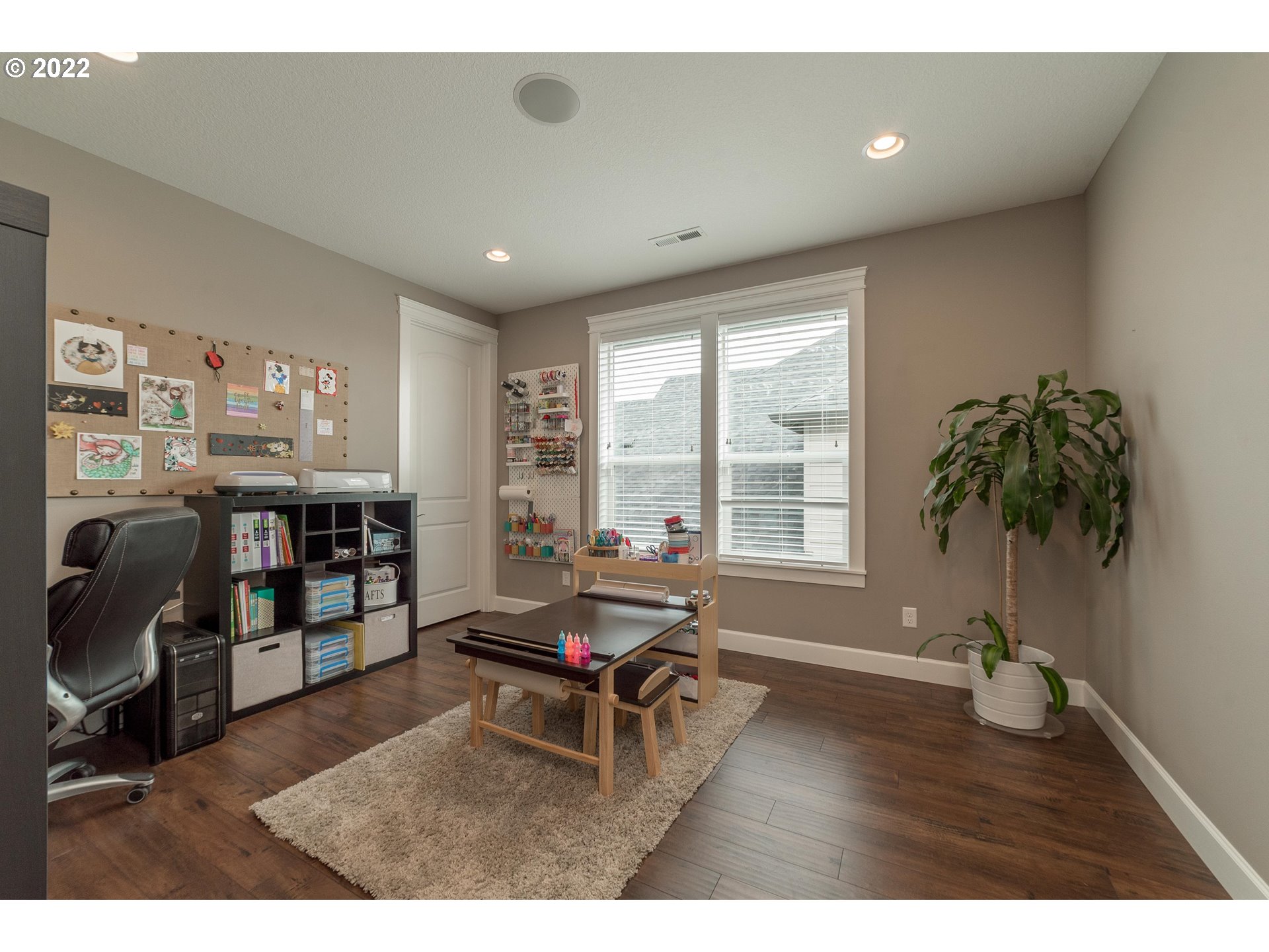 17608 Northeast 26th Avenue Ridgefield, WA 98642 - Photo 20 of 29 a living room with furniture and a potted plant