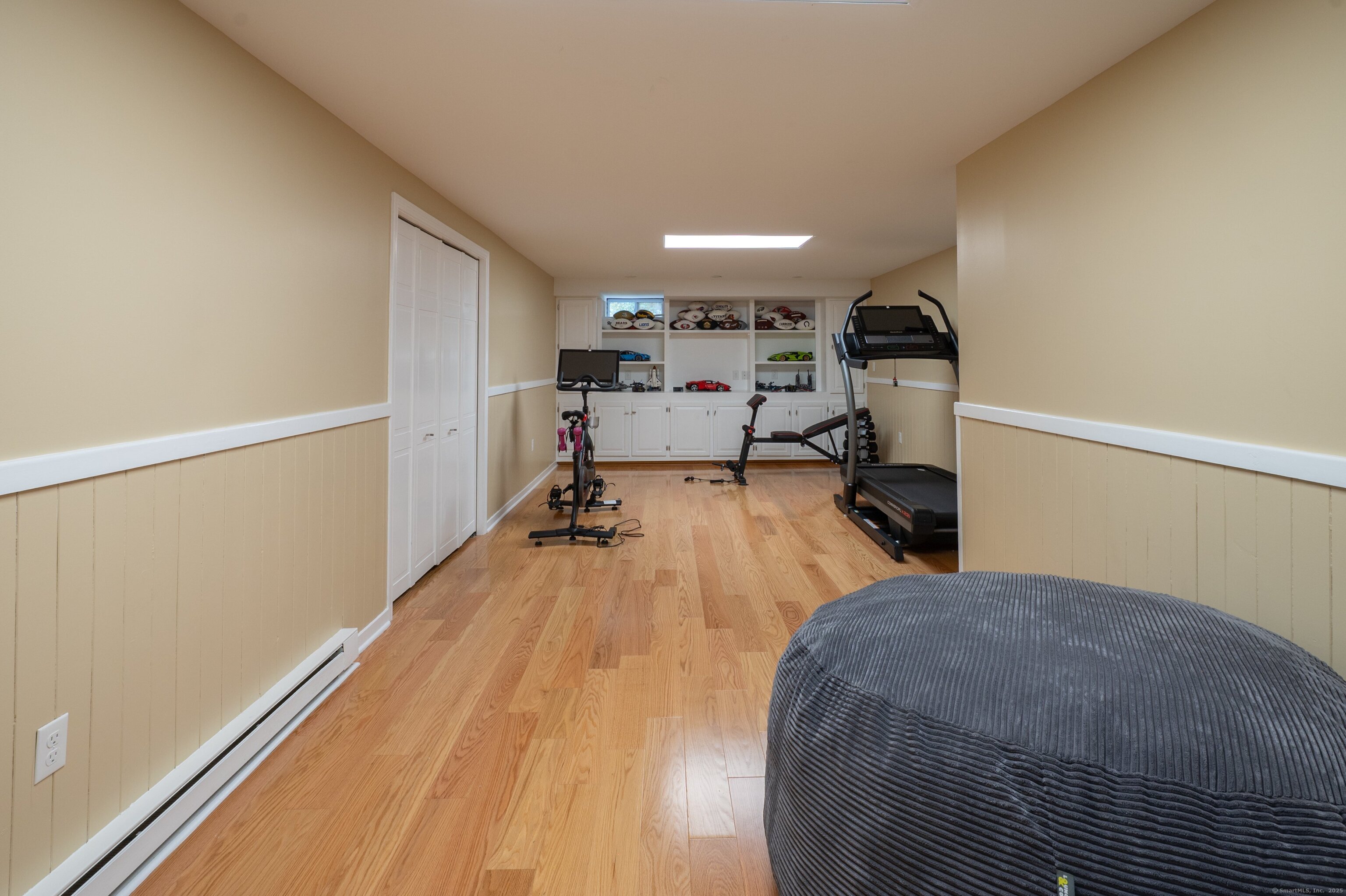 85 Inverness Court Cheshire, CT 06410 - Photo 34 of 40 a bed room with a bed and furniture