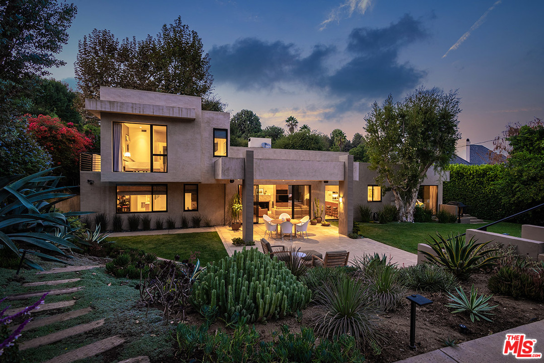 12322 Viewcrest Road Studio City, CA 91604 - Photo 11 of 23 a view of a house with a patio