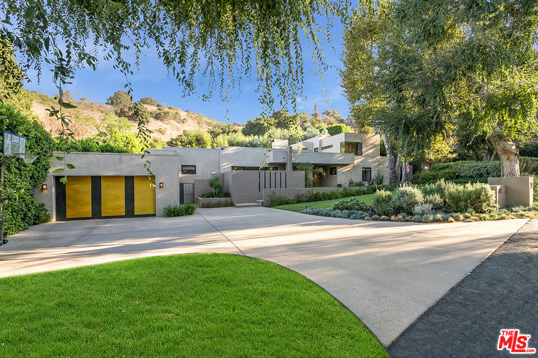 12322 Viewcrest Road Studio City, CA 91604 - Photo 15 of 23 a view of a house with a yard and tree s