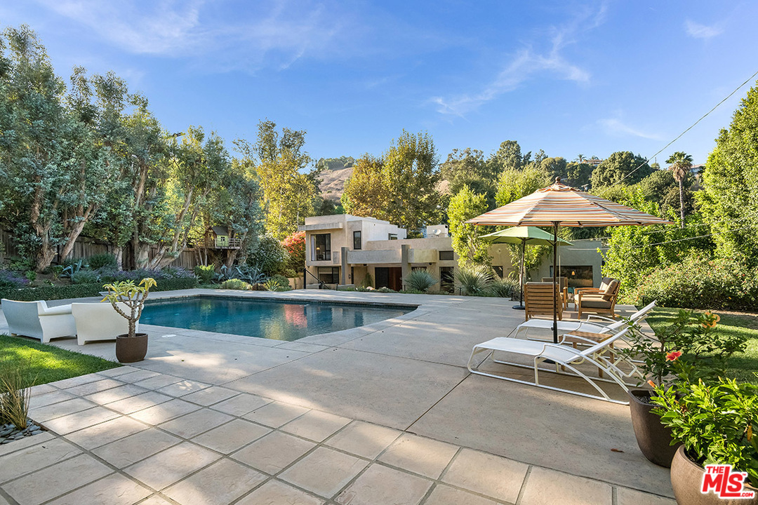 12322 Viewcrest Road Studio City, CA 91604 - Photo 23 of 23 a view of a swimming pool with a patio