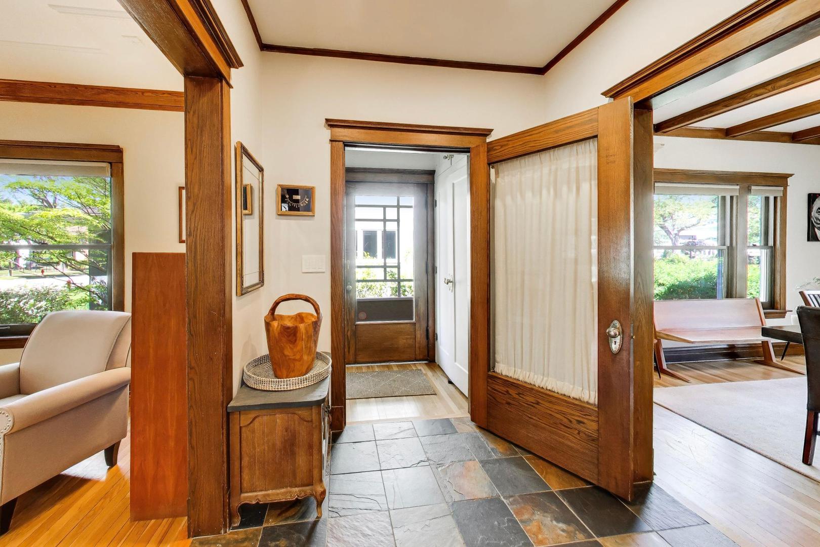 526 Greenleaf Avenue Wilmette, IL 60091 - Photo 4 of 43