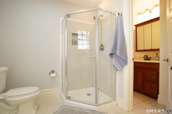 $1,300,888 | 10 Whispering Hollow Court, Cheshire, CT 06410