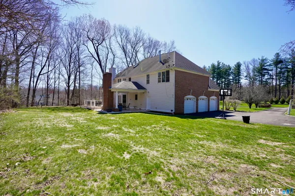 $1,300,888 | 10 Whispering Hollow Court, Cheshire, CT 06410