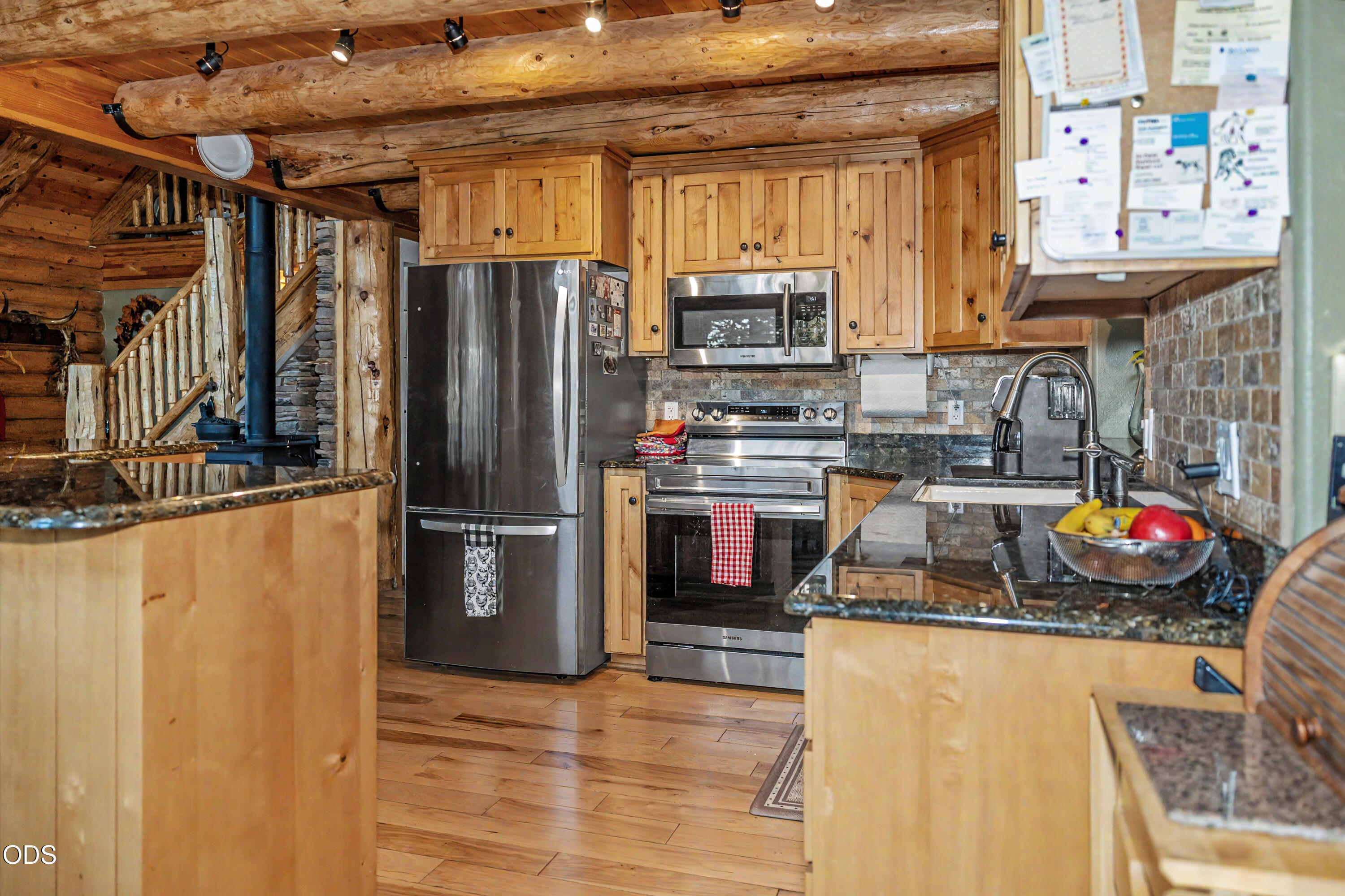 28333 Yonna Wood Road Bonanza, OR 97623 - Photo 6 of 61