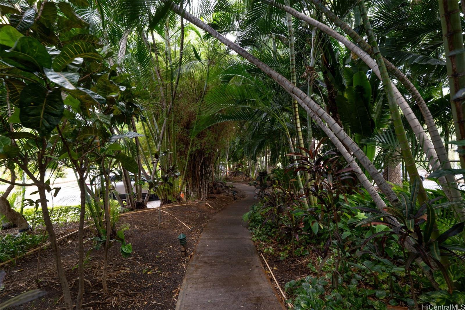 5333 Likini Street, Unit 703 Honolulu, HI 96818 - Photo 13 of 19 a backyard of a house with lots of green space