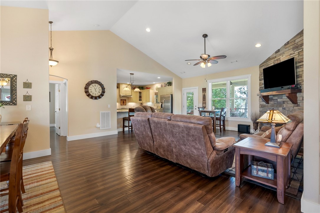 110 Walker Point Seneca, SC 29672 - Photo 4 of 47
