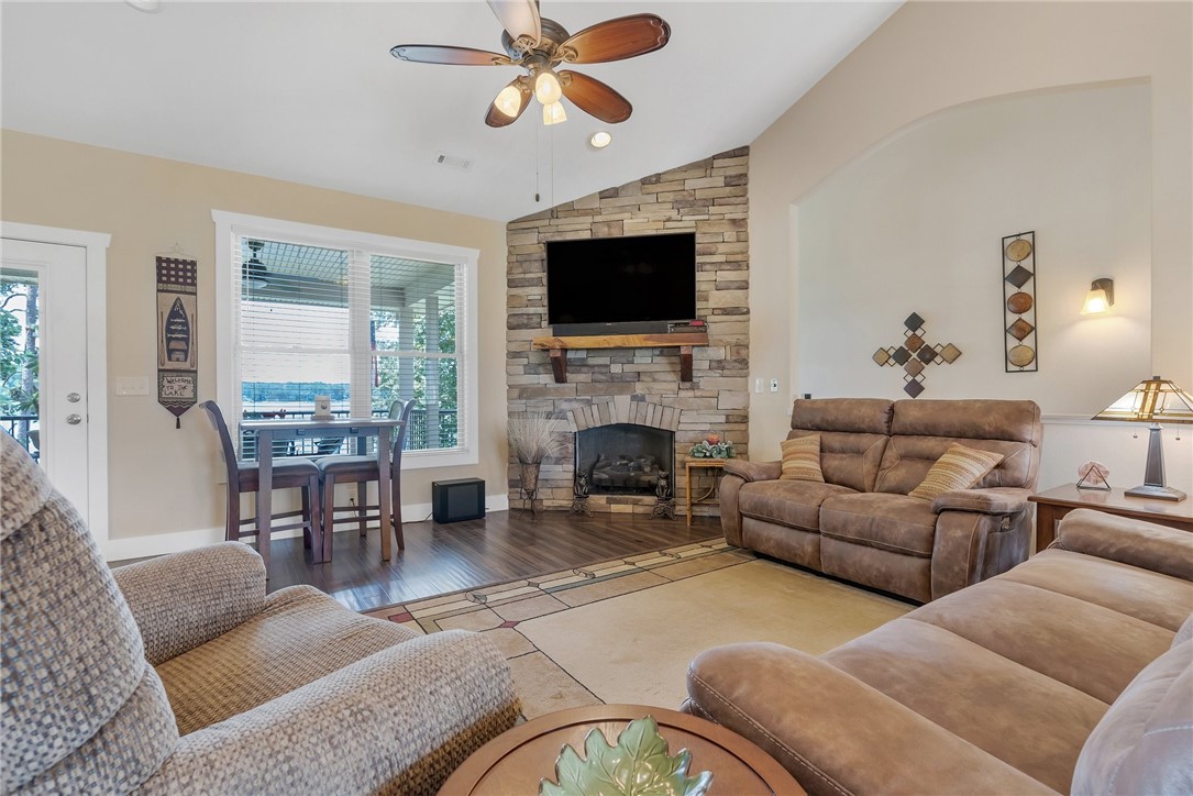 110 Walker Point Seneca, SC 29672 - Photo 6 of 47